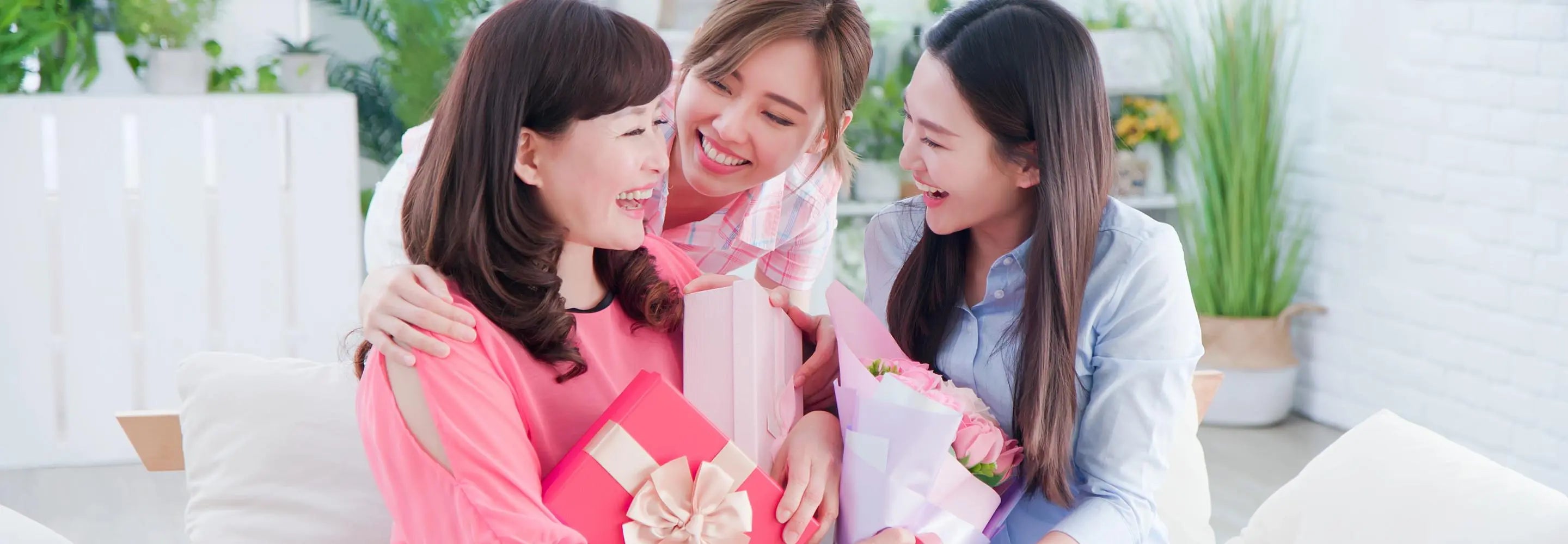 Memories for Mom: Unforgettable Experiences to Gift Your Travel-Loving Mom